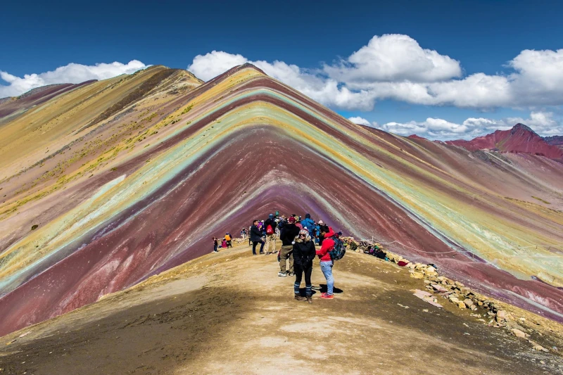 vinicunca rainbow mountain