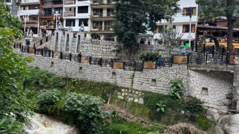 Day 4: Loreta– Llactapata – Hydroelectric Plant – Aguas Calientes.