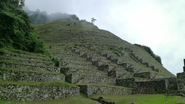DAY 3: Chaquicocha – Phuyupatamarca – Wiñaywayna